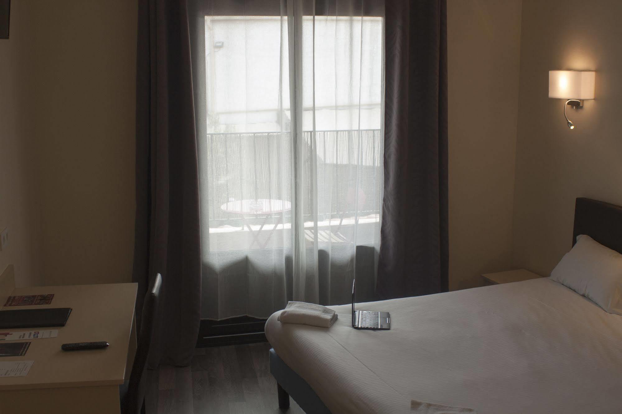 Logis Hotel Restaurant Le Top Du Roulier Capendu Ngoại thất bức ảnh